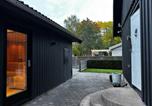 Location vacances Stockholm - Modern Villa with Hot Tub & Sauna Near Stockholm-1