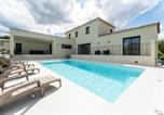 Location vacances Cornillon - Villa spacieuse et accueillante-2