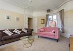 Location vacances Marsham - Spacious Buxton house with hot tub and pool table-3