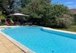 Hôtel Saulges - Charmant logement avec piscine et table d'hôtes, proche de Solesmes et de l'abbaye. - Fr-1-410-407-4