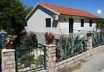 Location vacances Jelsa - Apartments by the sea Jelsa, Hvar - 25835-2