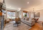 Location vacances  Lac Minnewanka - Modern Mountain Oasis Top floor 2 level 2bd-2