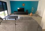 Location vacances Le Muy - Spacious house with garden and pool-1