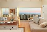 Location vacances Hermanus - Shore's Edge Luxury Oceanfront Home-3