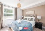 Location vacances Gare de Bornemouth - Last-Minute Escapes l Beachside Retreat l Sun Terrace l Hot Tub Available l Free Parking l Sleeps Up to 4 Guests l Seaside Escapes Short Lets & Serviced Accommodation-1