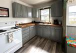 Location vacances Solvang - Game Room! Mid Century Danish Home in Downtown Solvang-3