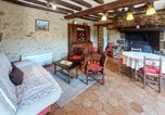 Location vacances Sillé-le-Guillaume - Cozy Home In Mont-Saint-Jean-3
