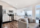 Location vacances Meriden - Chic Beach House: Waterfront, Vineyards, Hot Tub-3