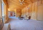 Location vacances Pahrump - Adventure Hideaway I 4br Cabin with Mountain Charm-3