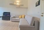 Location vacances  Monte San Giorgio - Modern Flat 2 near the Swiss Border in Viggi-2
