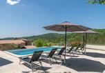 Location vacances  Pazin - Villa Palazza-1