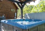 Location vacances Blue Ridge - New Build Toccoa River Mist Riverfront Property w Hot Tub Firepit More-4