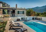 Location vacances Solin - Countryside Retreat Villa with Pool,Jaccuzi-4