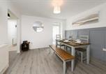 Location vacances  Gare de Ton Pentre - Modern House near Washeries Park-2
