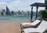 Location vacances Khlong Toei - Free Airport Pick Up Rooftop Pool Gym near Bts Emquartier Shopping city center-4