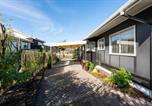 Location vacances  Best Western Caboose - Huia Cottage - Taupo Holiday Home-1