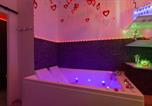 Location vacances La Valette-du-Var - Love Room avec Balnéo-3