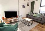 Location vacances Lymm - Woolston Central 2-Bedroom Apartment-1