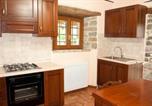 Location vacances Pieve Santo Stefano - Cozy Apartment in Caprese Michelangelo 30m² + Pool-3