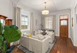 Location vacances Charlestown - Family Home in Mayfield with Stylish Interior-2