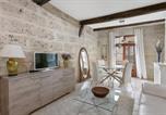 Location vacances  Hérault - Serinity - 17th century, designer apartment-1