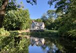 Location vacances Rambouillet - Retraite Paisible au Cœur de la Forêt de Rambouillet avec Étang Privé et Charme Authentique - Fr-1-527-8-1