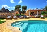 Location vacances  Province de Brindisi - Trullo Santo Stefano by Posarellivillas-4