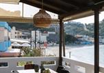 Location vacances Γαζι - Beach front apartment with swimming pool-4