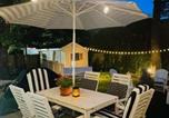 Location vacances Meriden - Sea Cliff Charm: 5 Mins to Beach, Firepit-3
