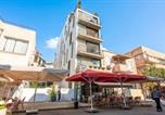 Location vacances Tel Aviv-Jaffa - Perfect Beach Getaway Steps from Carmel Market-3