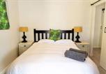 Location vacances  Villiera Wines Villiera Wines Tasting Room - Mitre's Edge Orchard Suite-3