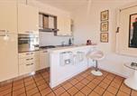 Location vacances  Province de Livourne - Trilocale Maestrale Beach-4