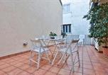 Location vacances  Province de Salerne - Lungomare Central Apartment with terrace-1