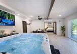 Location vacances Needles - Romantic Retreat - Cozy Villa - Private Hot Tub-1