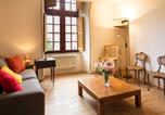 Location vacances  Allier - Studio médiéval au cœur du village, proche commerces - Fr-1-489-605-4