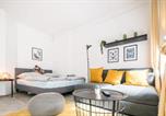 Location vacances Hambourg - Two Bedroom Apartment and Bathrooms-2