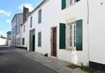 Location vacances Ars-en-Ré - Maison de village à Ars-en-Ré avec garage, cour, salon Tv, 3 chambres, balcon et équipements modernes - Fr-1-434-104-1