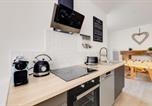 Location vacances Montignac - Maison moderne, en pierre avec terrasse pour 6-4