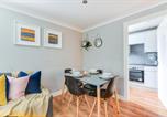 Location vacances Horley - Gf flat sleeps 4, parking for Contractors by Eagle Owl Stays-4