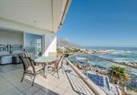 Location vacances  Afrique du Sud - Camps Bay Terrace Penthouse-1