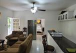Location vacances Negril - Modern 2 Bedroom with Free Parking, Green Spaces, Swimming Pool & Beach Access-1
