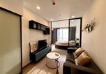 Location vacances Khlong Tan Nuea - King Bed with Living Room Pool and Gym Mrt 200m-1