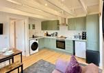 Location vacances Burghley House - Four Counties Cottage in Collyweston by Amber Stays, Perfect for Getaways with Free Parking-1