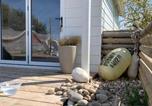 Location vacances  Gare de Weston-super-Mare - Ocean Drive Deluxe Apartment with complimentary Day Time Beach hut-1