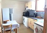 Location vacances Albiez-Montrond - Appartement spacieux au 2ème étage, centre village, proche commerces et pistes, gamme &quote;Confortable&quote; Fr-1-618-7-2