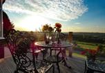 Location vacances  Gare de Chesterfield - The Bungalowbarlow-1