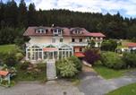 Location vacances  Gare de Straubing - Landgasthof zum Hirschenstein, Pension Garni-2