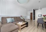 Location vacances Katowice - Bright & Modern Apartment with Balcony and Parking by Noclegi Renters-1