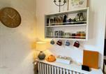 Location vacances La Castanalona - Gîte Xixè de charme à Candes-St-Martin avec jardin clos - Fr-1-381-612-2