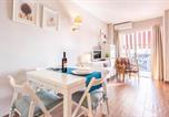 Location vacances  Malaga - Cozy Apartment In Benalmadena With Wifi-1